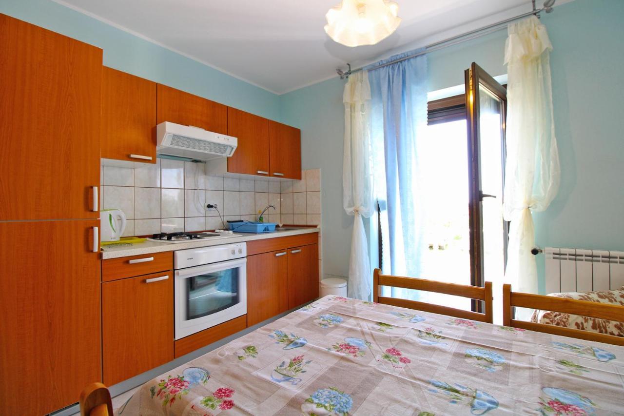 Apartments Veroslava 2159 Pula Bagian luar foto