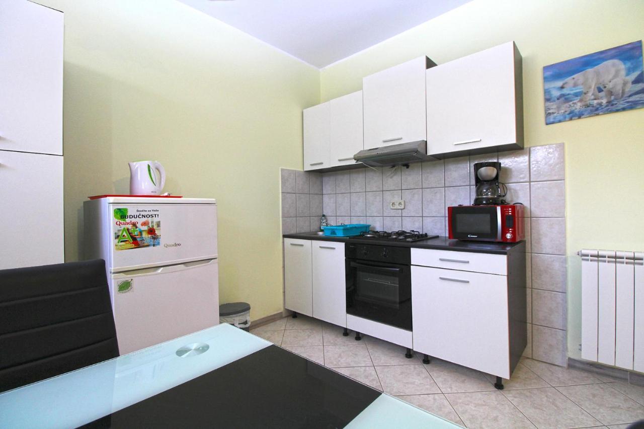 Apartments Veroslava 2159 Pula Bagian luar foto