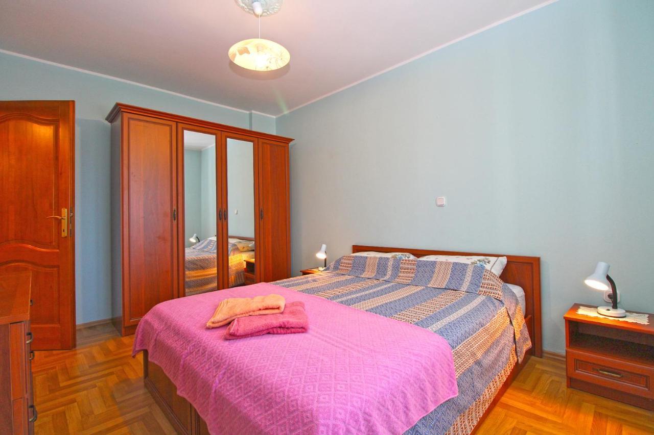 Apartments Veroslava 2159 Pula Bagian luar foto
