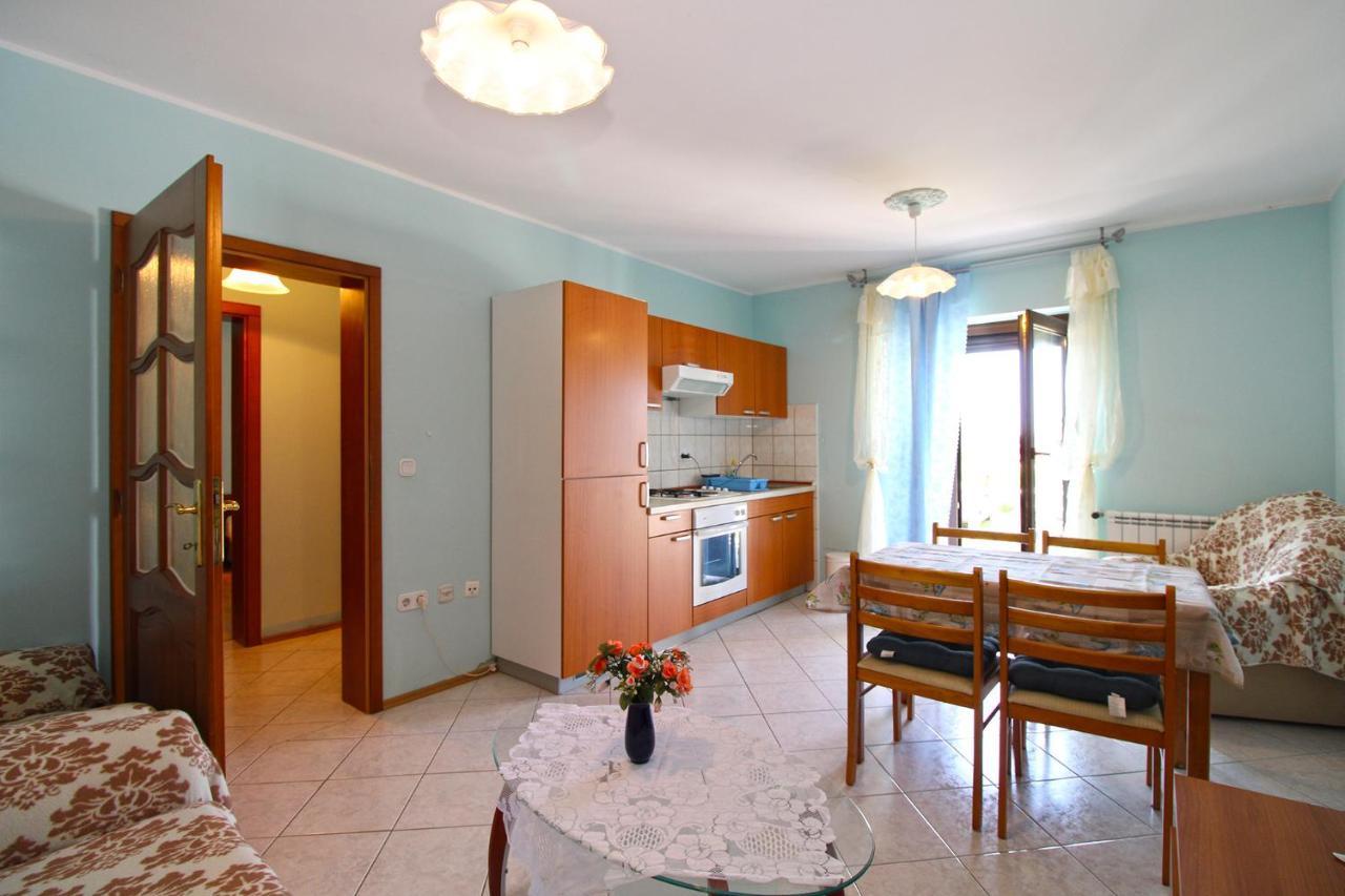 Apartments Veroslava 2159 Pula Bagian luar foto
