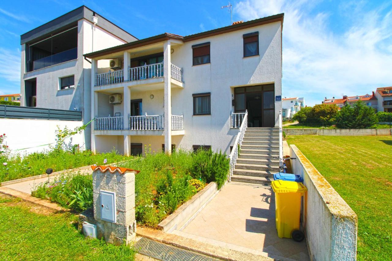 Apartments Veroslava 2159 Pula Bagian luar foto