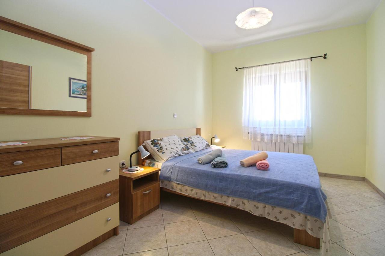 Apartments Veroslava 2159 Pula Bagian luar foto