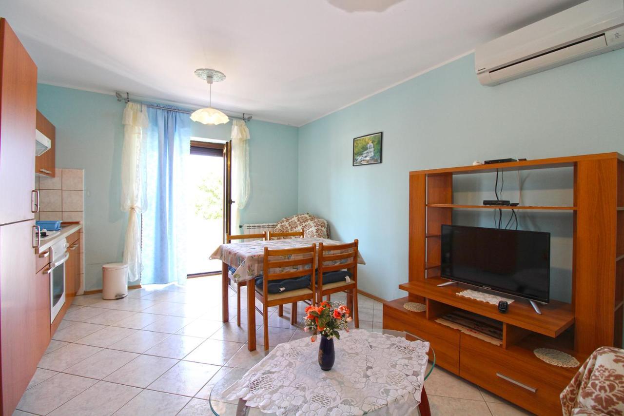 Apartments Veroslava 2159 Pula Bagian luar foto