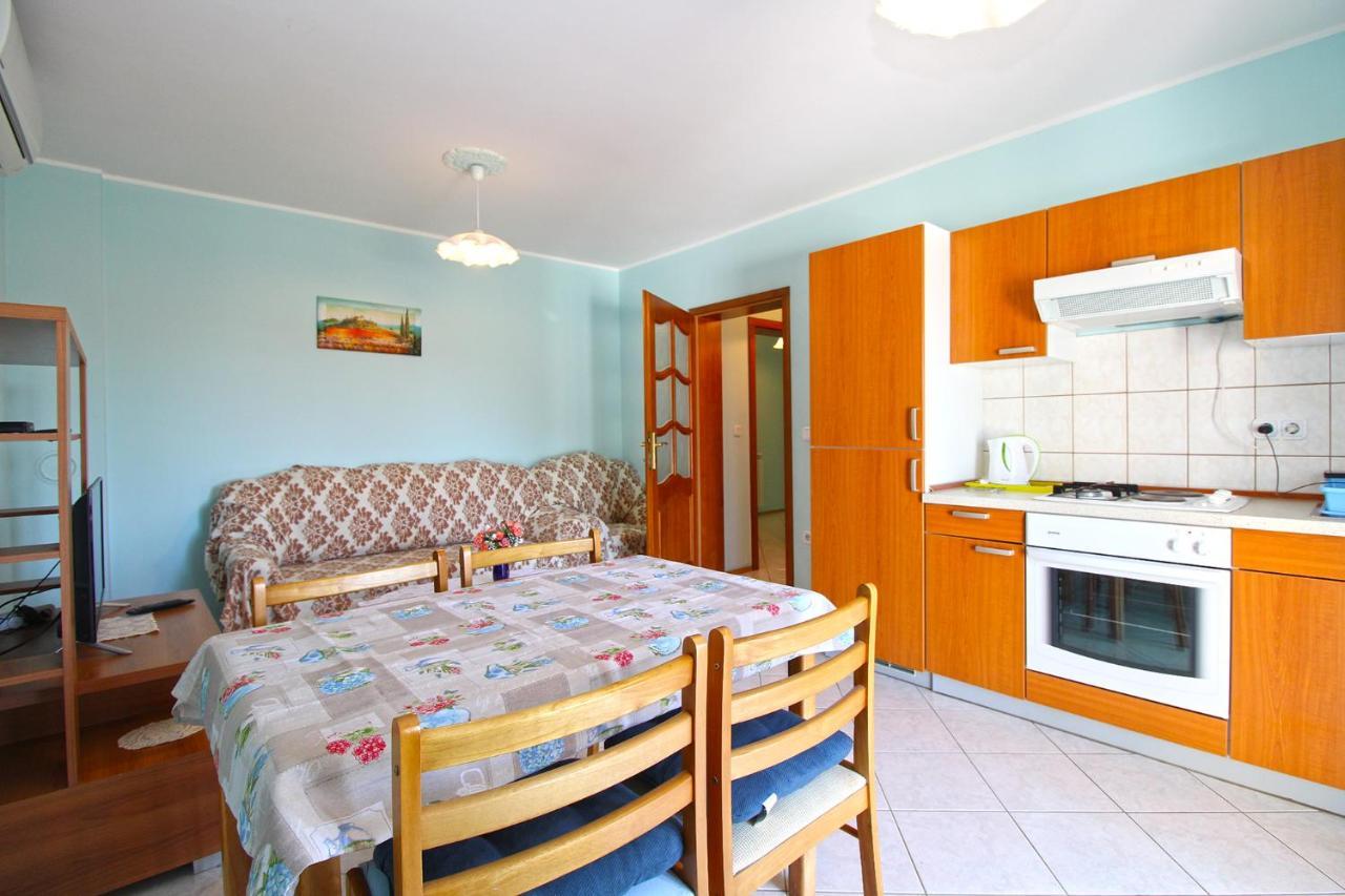 Apartments Veroslava 2159 Pula Bagian luar foto