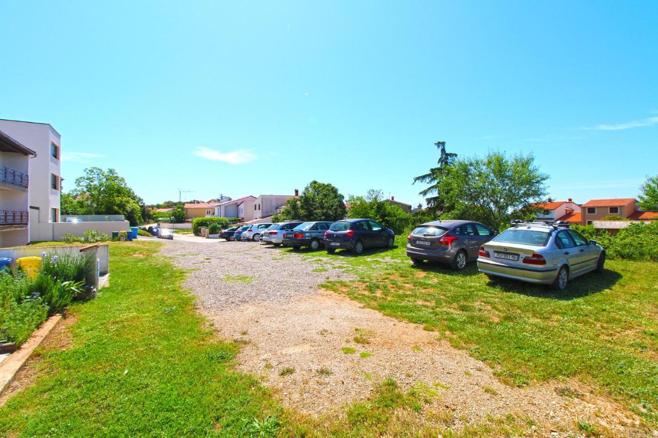 Apartments Veroslava 2159 Pula Bagian luar foto